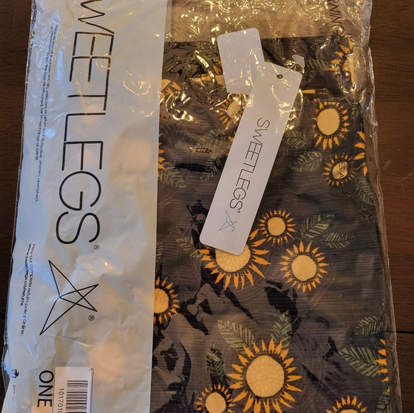 SWEETLEGS - Picture 4 of 5